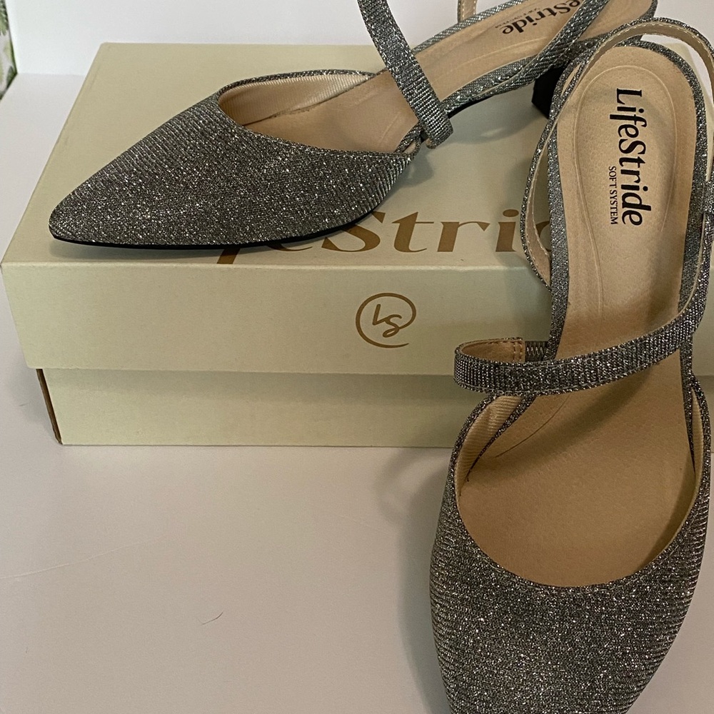 Life Stride Minimalist Pewter Sparkle Pointed-Toe Slingback Size 8M Pumps - Picture 8 of 9